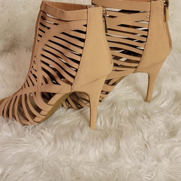 Anne Michelle Peep Toe Heel - Picture 2 of 4